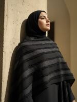 ⁦🖤 عباية سوداء أنيقة – فخامة التفاصيل وبساطة التصميم⁩ - الصورة ⁦3⁩