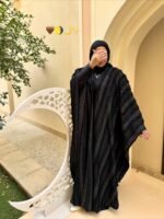⁦🖤 عباية سوداء أنيقة – فخامة التفاصيل وبساطة التصميم⁩ - الصورة ⁦5⁩