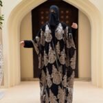🖤 عباية سوداء أنيقة – فخامة التفاصيل وبساطة التصميم