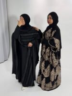 ⁦🖤 عباية سوداء أنيقة – فخامة التفاصيل وبساطة التصميم⁩ - الصورة ⁦3⁩