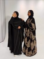 ⁦🖤 عباية سوداء أنيقة – فخامة التفاصيل وبساطة التصميم⁩ - الصورة ⁦2⁩